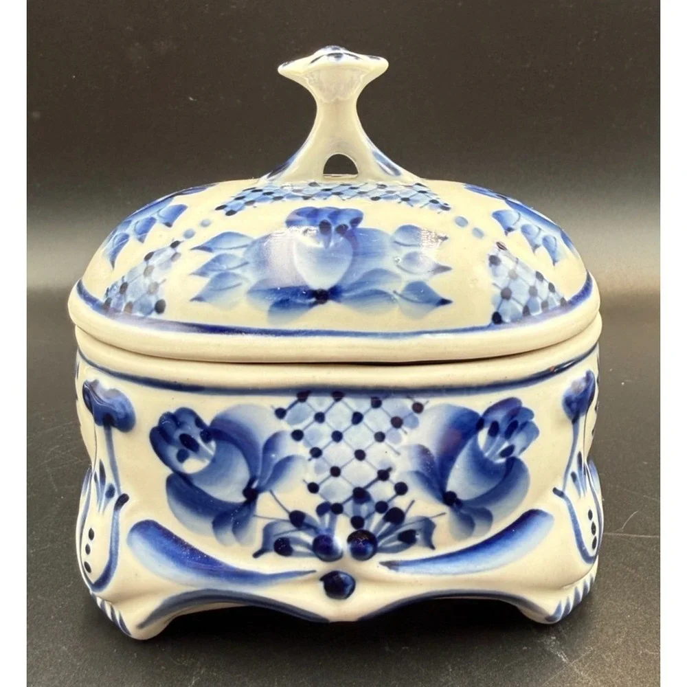 Gzhel Vintage Russian Porcelain Box Lidded Trinket Dish Floral Decorative